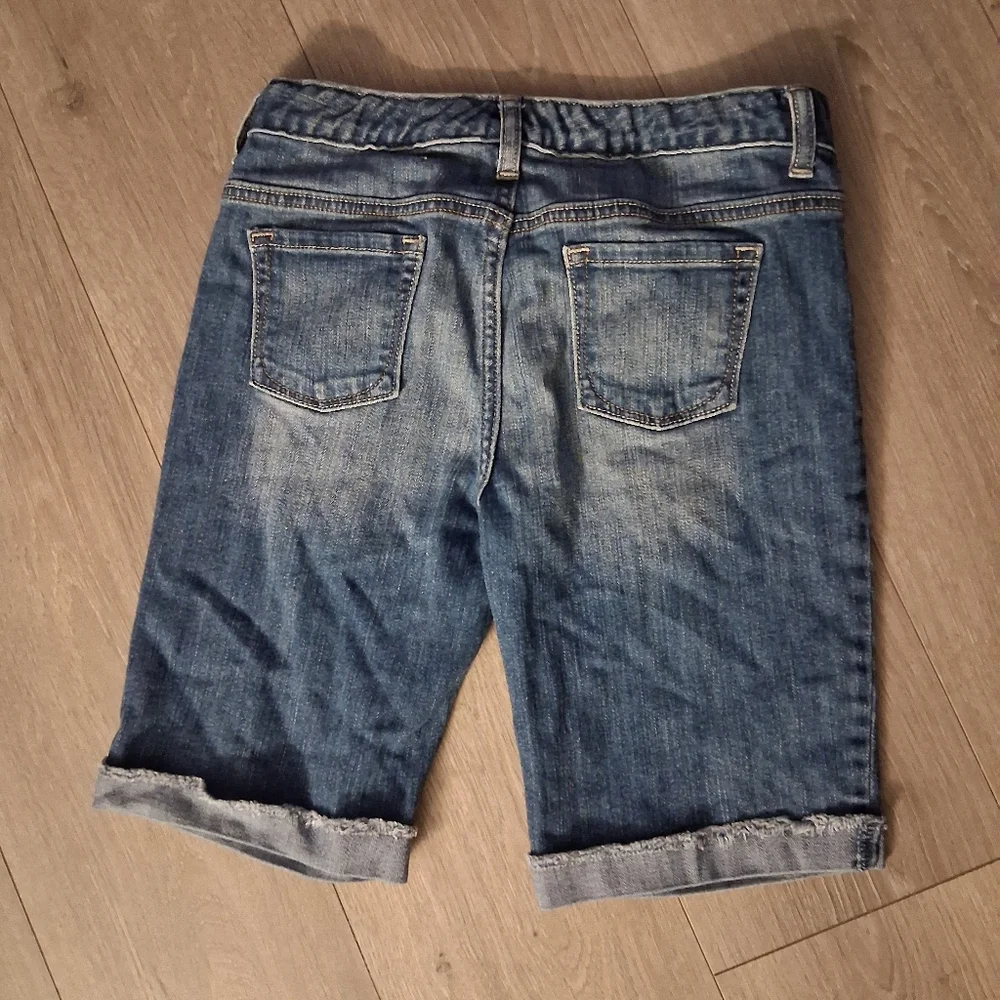 Old Navy Mediun Wash Denim Bermuda Shorts (KID'S SIZE)